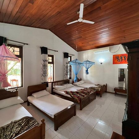 Antique Tourists Lodge Канди Экстерьер фото
