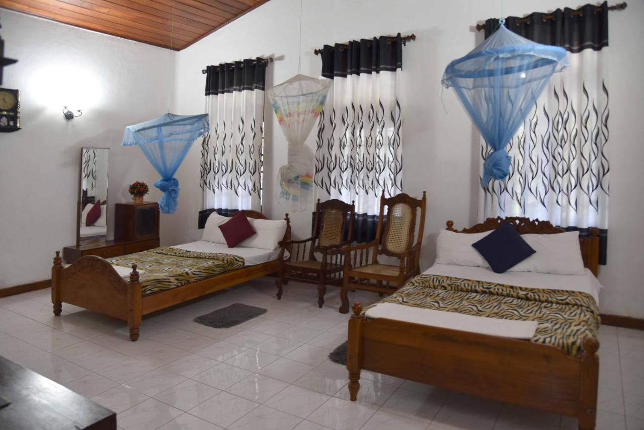 Antique Tourists Lodge Канди Экстерьер фото