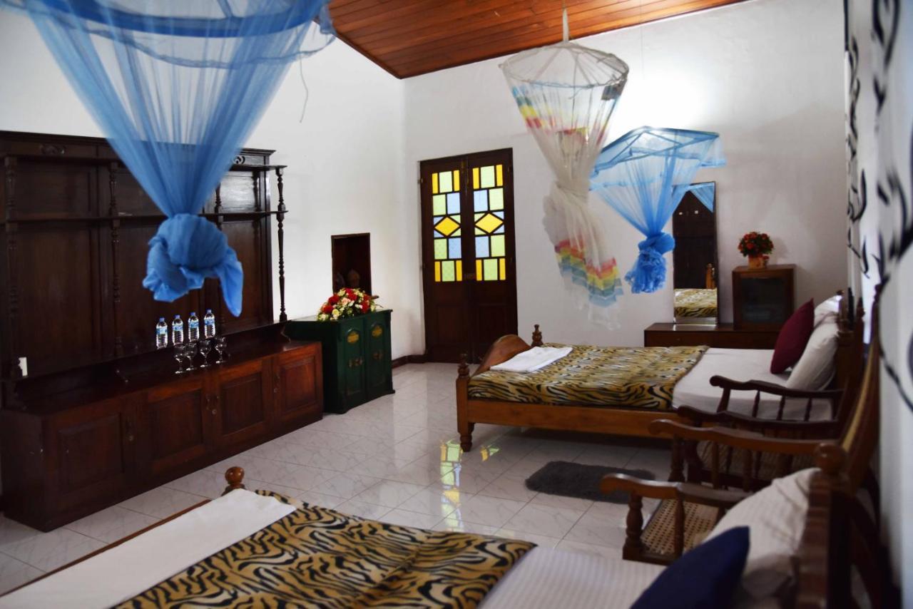 Antique Tourists Lodge Канди Экстерьер фото